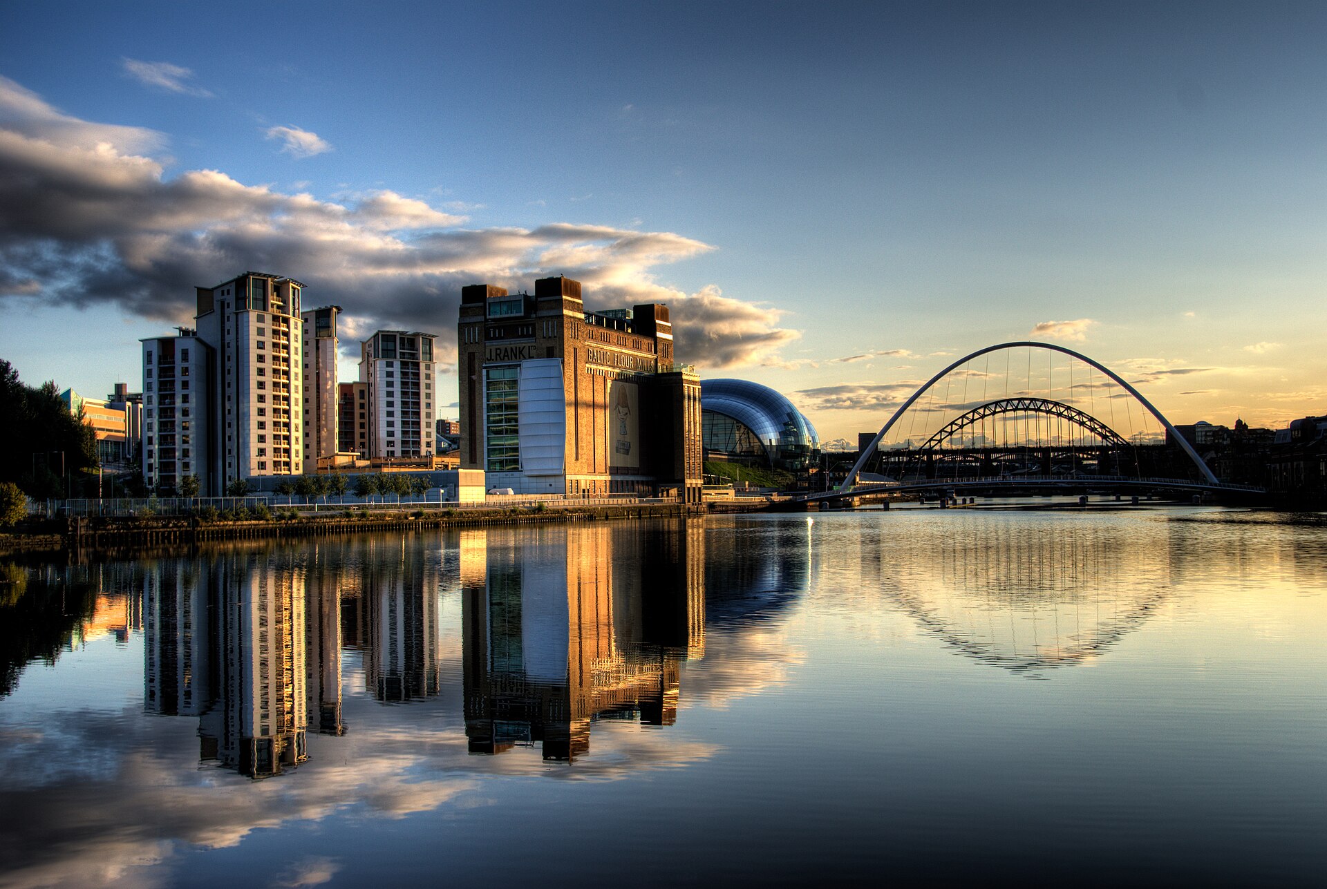 Newcastle Quayside and the Tyne bridges